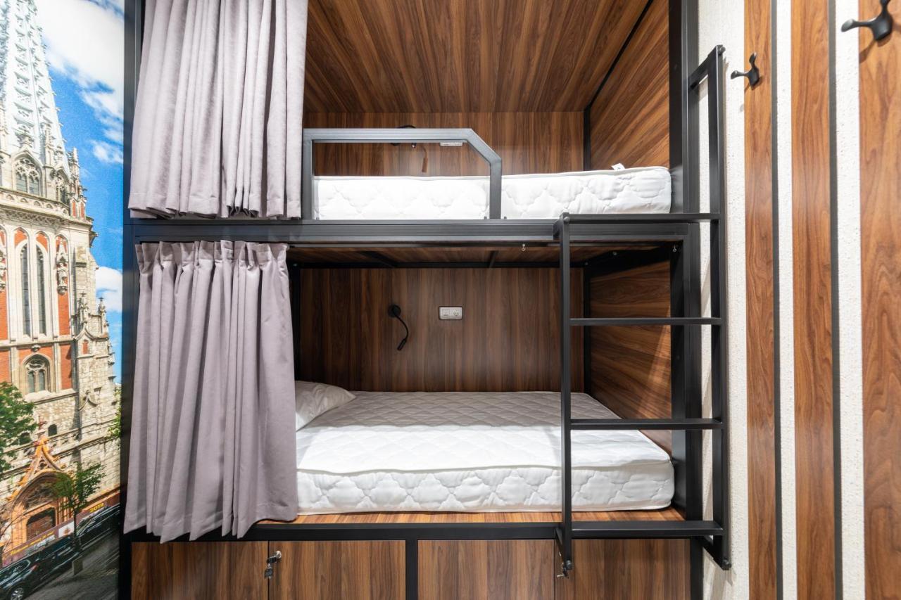 Misto Capsule Hotel Киев Экстерьер фото