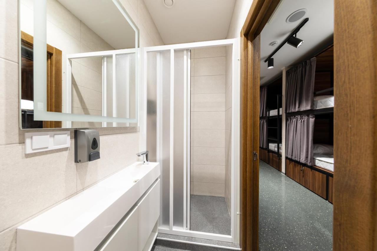 Misto Capsule Hotel Киев Экстерьер фото