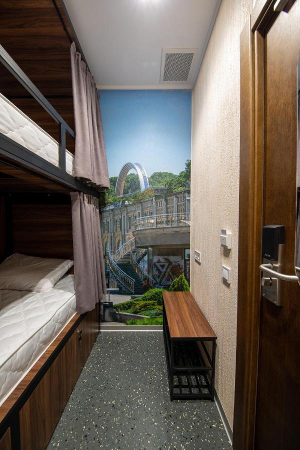 Misto Capsule Hotel Киев Экстерьер фото