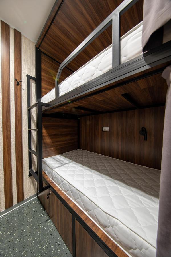 Misto Capsule Hotel Киев Экстерьер фото