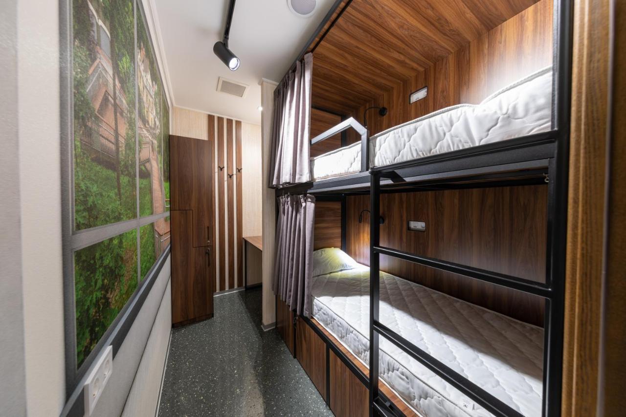 Misto Capsule Hotel Киев Экстерьер фото