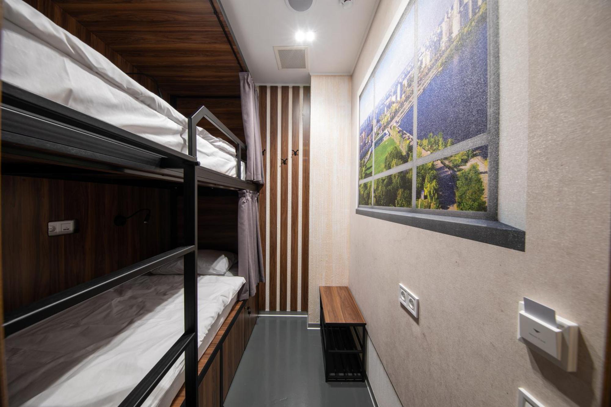 Misto Capsule Hotel Киев Экстерьер фото