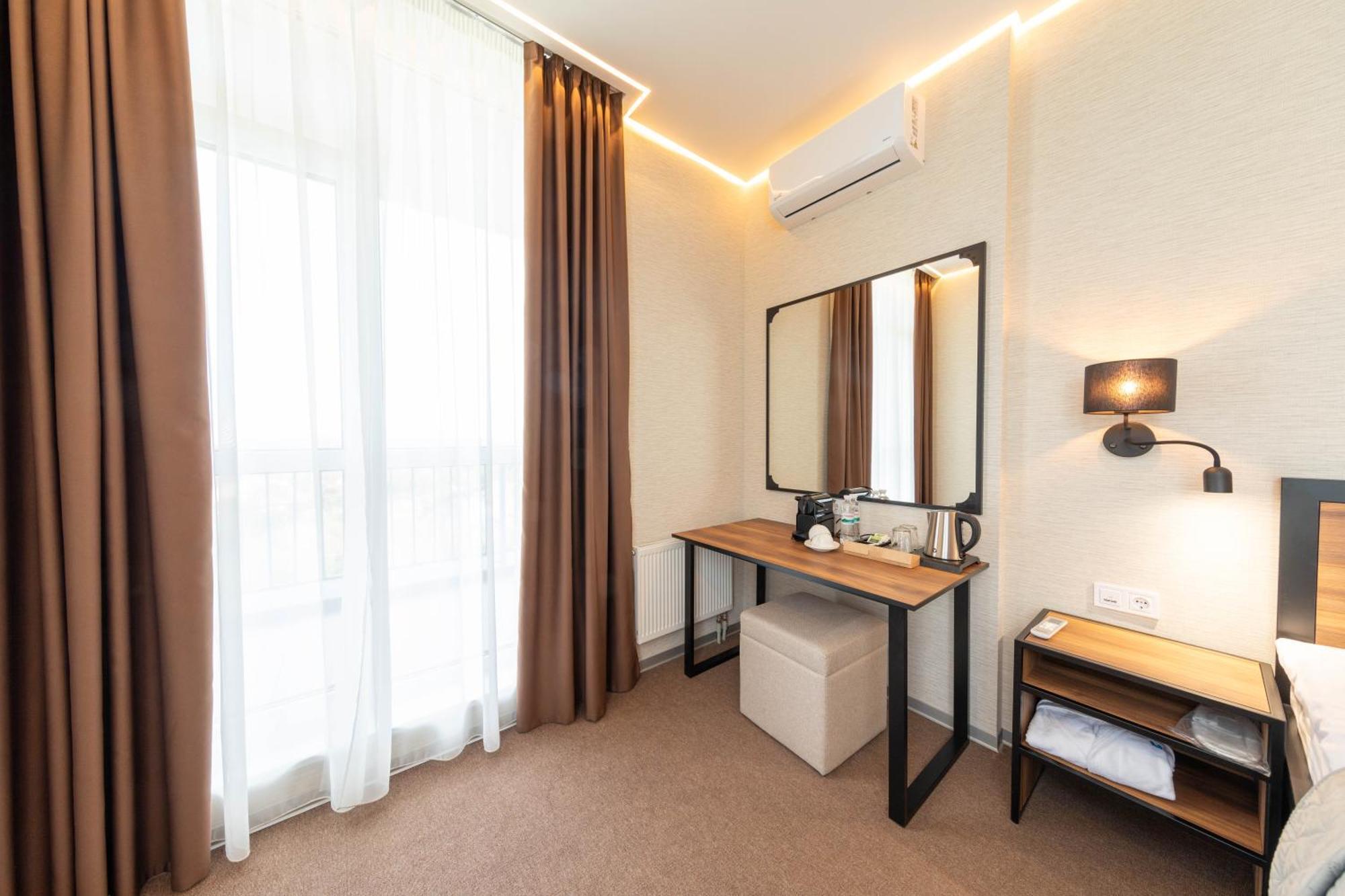 Misto Capsule Hotel Киев Экстерьер фото