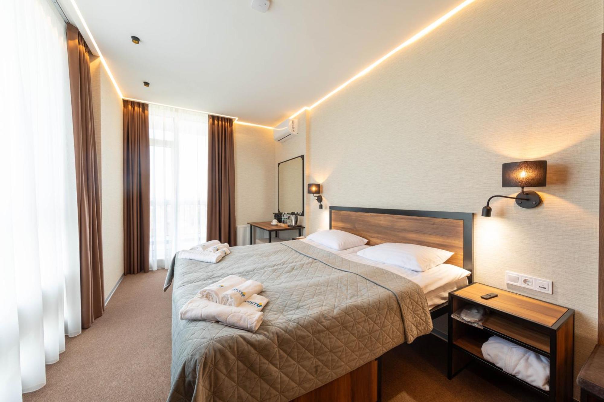 Misto Capsule Hotel Киев Экстерьер фото