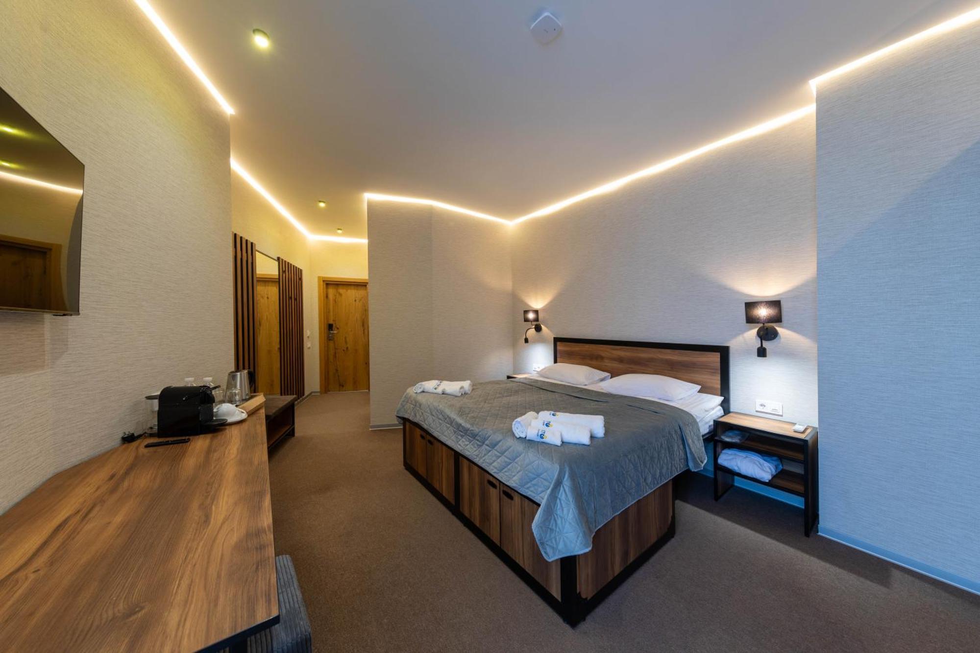 Misto Capsule Hotel Киев Экстерьер фото