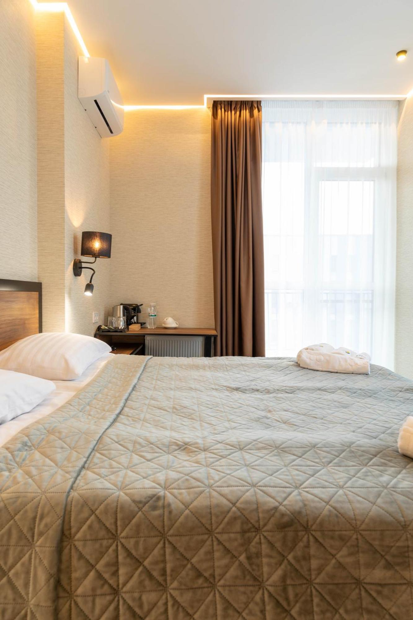 Misto Capsule Hotel Киев Экстерьер фото