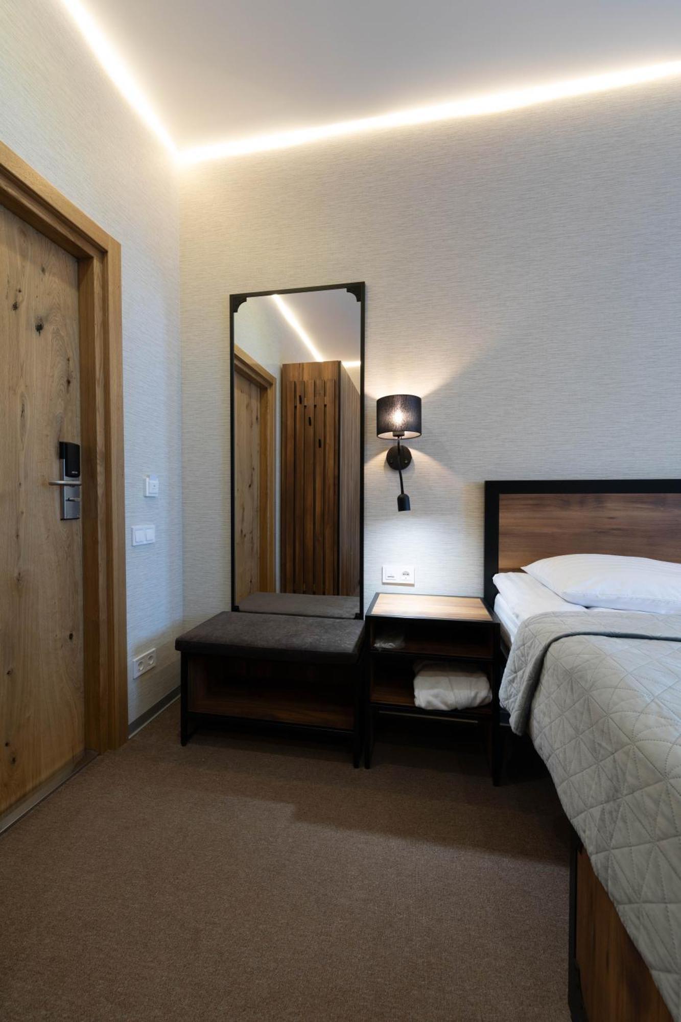 Misto Capsule Hotel Киев Экстерьер фото